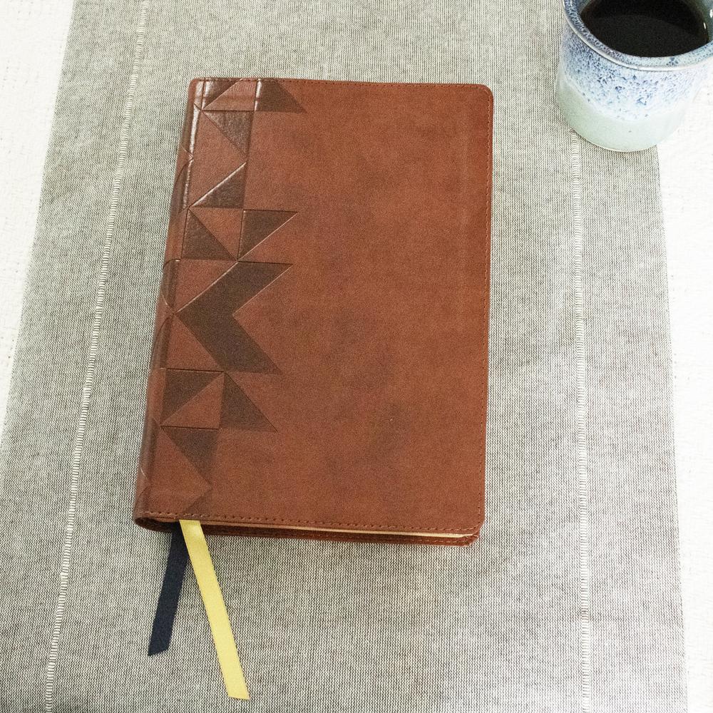 Thomas Nelson NKJV, The Bible Study Bible, Leathersoft, Saddle Brown