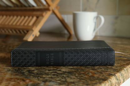 Zondervan NIV, Compact Center-Column Reference Bible, Black Leathersoft