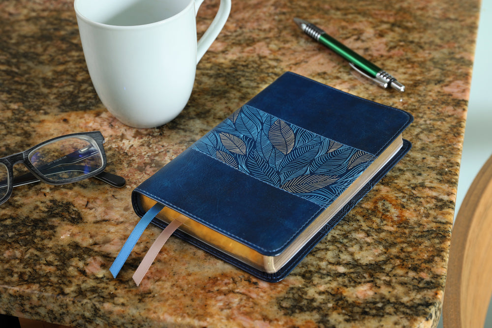 Zondervan NIV Thinline Bible, Compact, Leathersoft, Blue Floral
