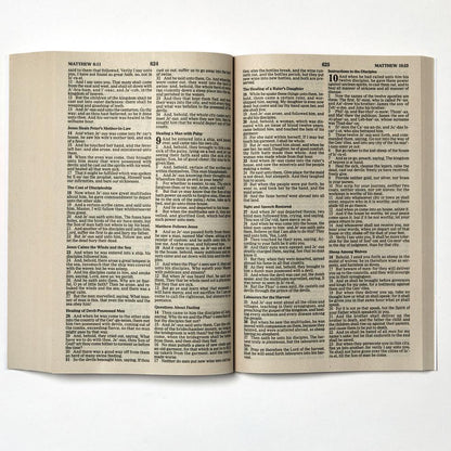 Thomas Nelson KJV Holy Bible: Value Outreach Paperback