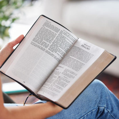 Thomas Nelson KJV Personal Size Giant Print Reference Bible, LeatherFlex