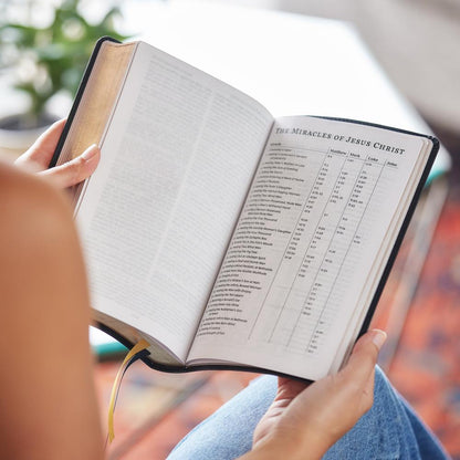 Thomas Nelson KJV Personal Size Giant Print Reference Bible, LeatherFlex